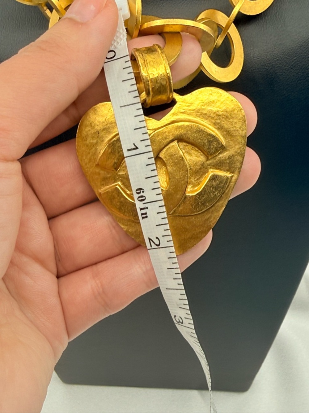 Chanel Vintage Gold CC Heart Chunky Chain Pendant Necklace - Picture 5 of 12